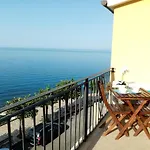 Un Oblo Sul Mare
