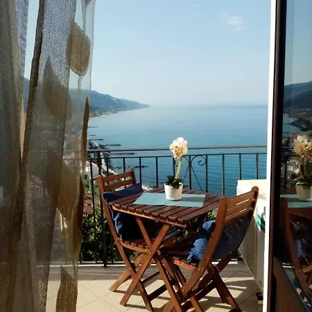 Un Oblo Sul Mare