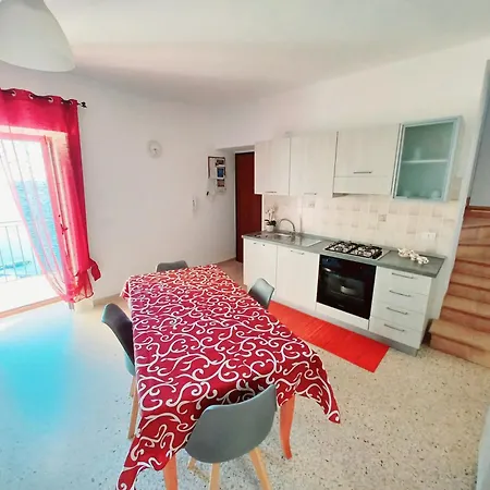 Un Oblo Sul Mare * San Lucido