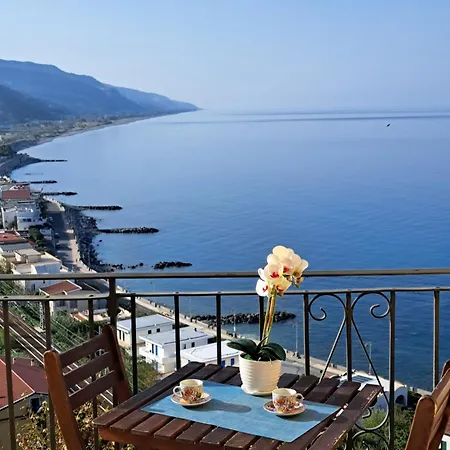 Un Oblo Sul Mare *