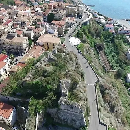 Un Oblo Sul Mare * San Lucido